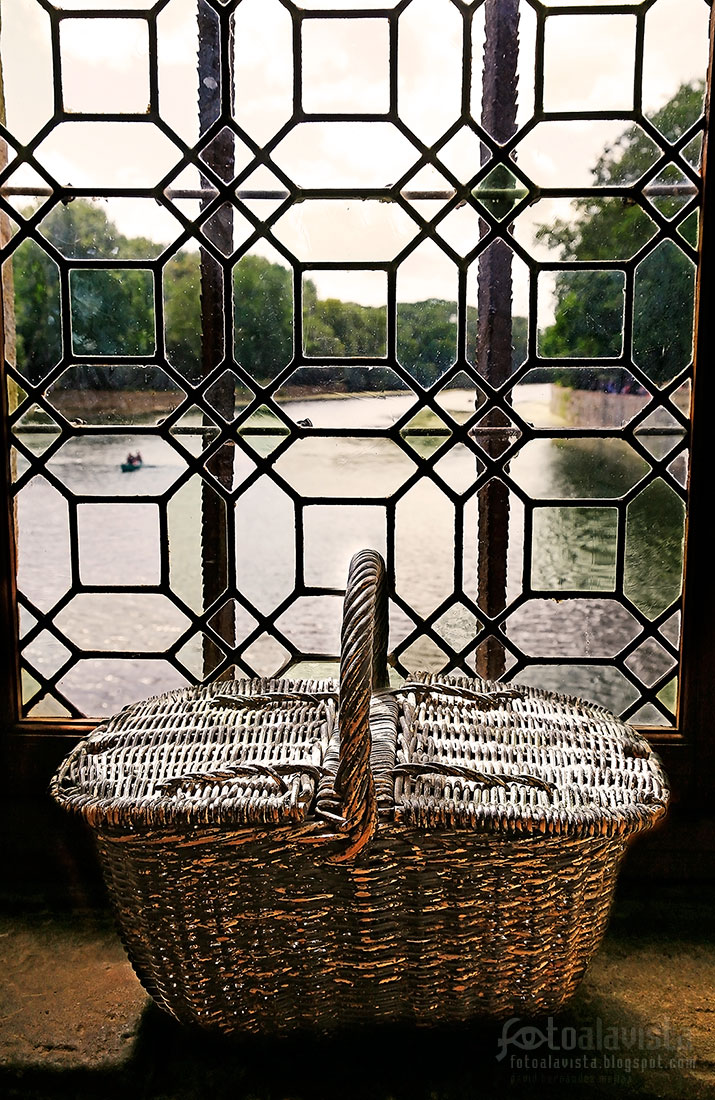Lo que guarda la cesta en la ventana - Fotografía artística